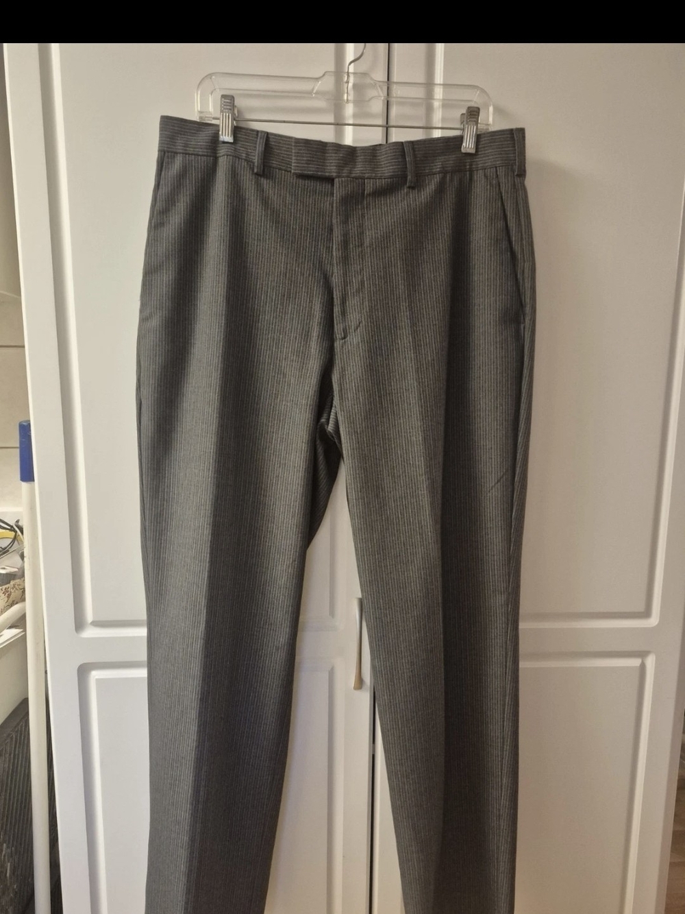Perry Ellis Portfolio Dress Pants 34x31, Gray Pinstripe, in excellent condition.